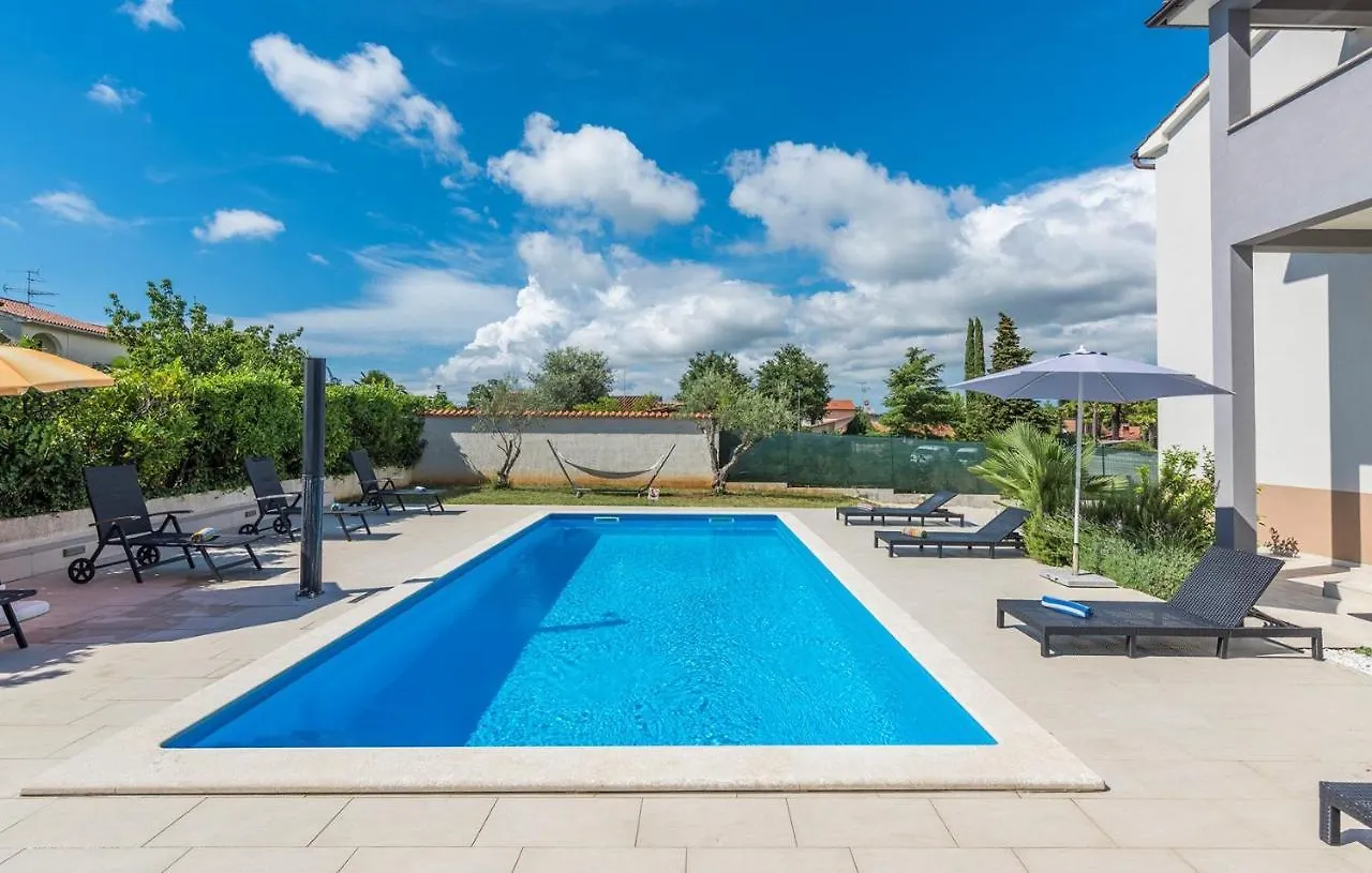 Apart Residence Leko Porec Guest house