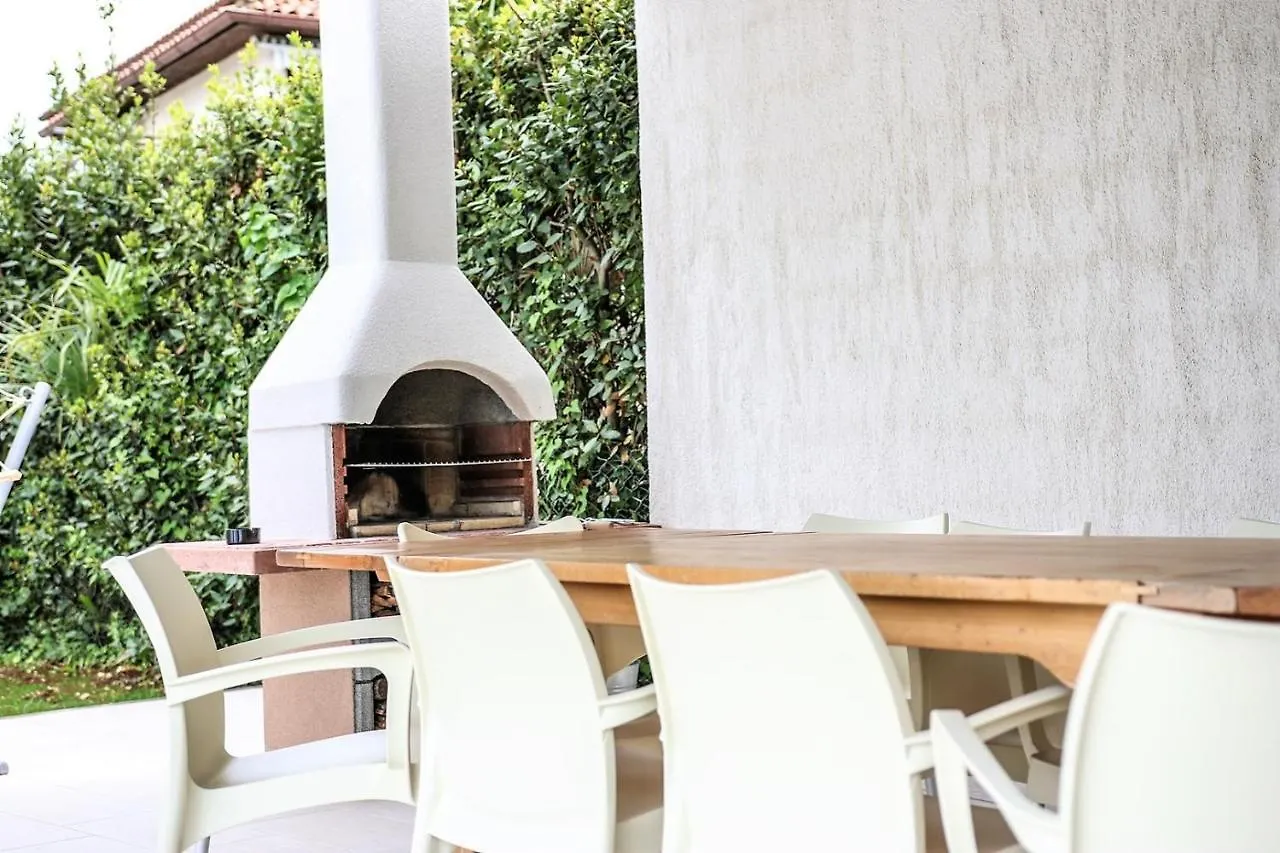 Apart Residence Leko Porec Guest house