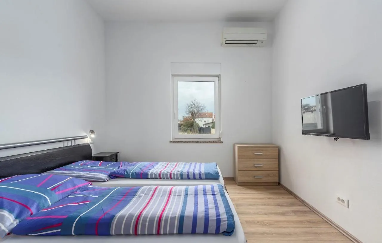 Apart Residence Leko Porec 3*,