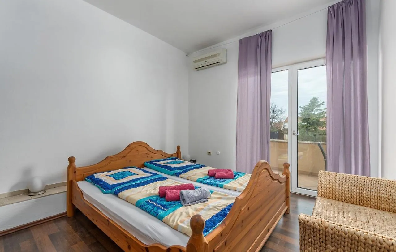 Apart Residence Leko Porec Guest house
