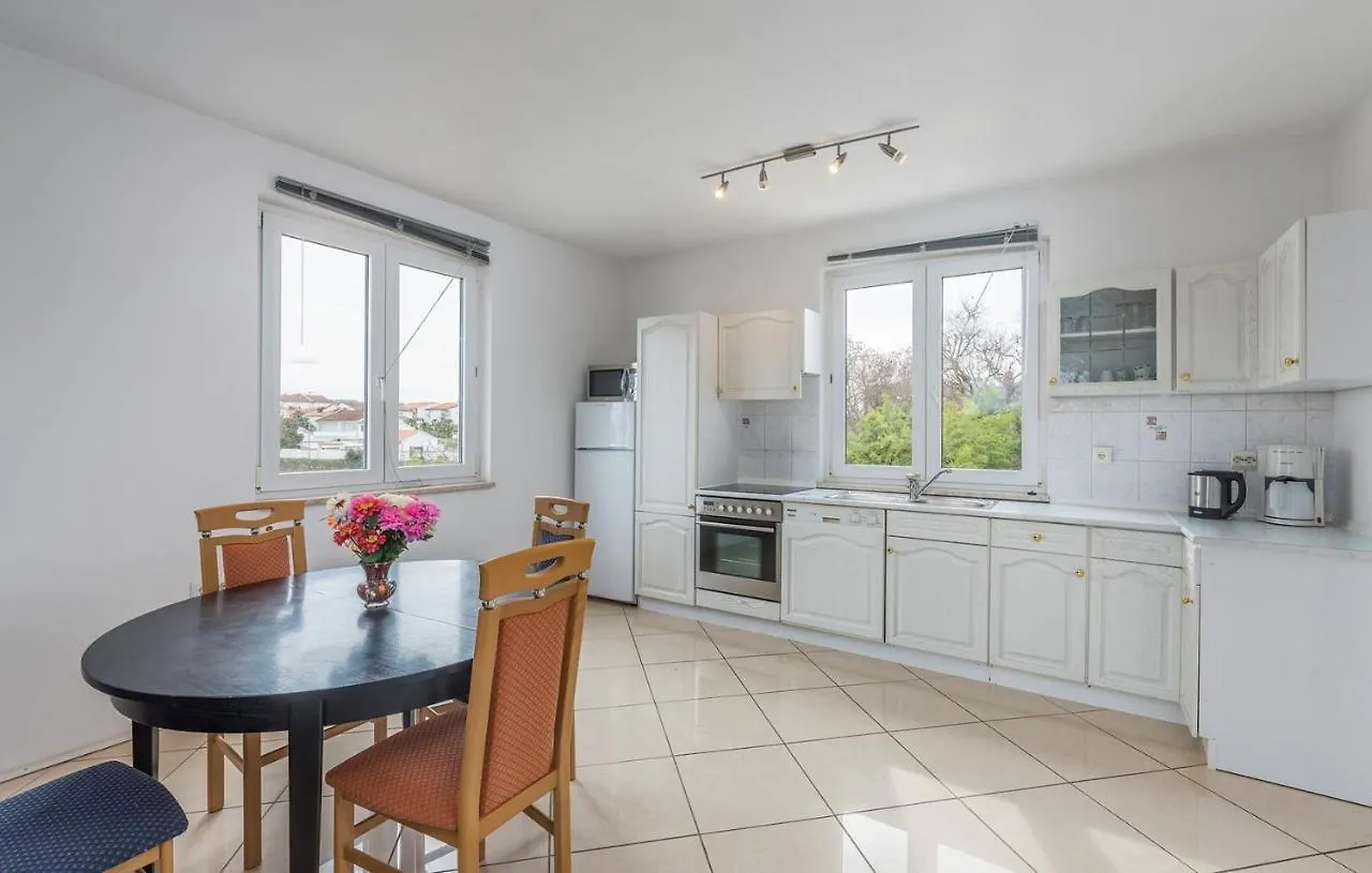 Apart Residence Leko Porec Guest house
